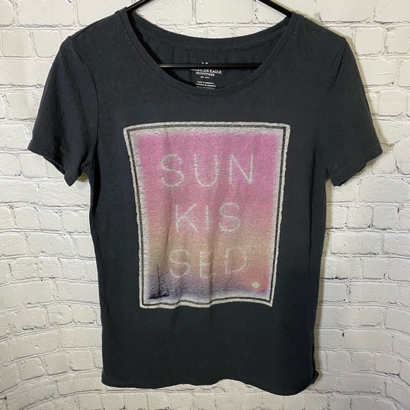 American Eagle Outfitters Tops - American Eagle Graphic “Sunkissed” Tee Size M